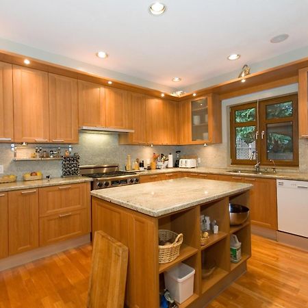 Whistler Alpine Chalet Retreat & Wellness Villa Exterior photo