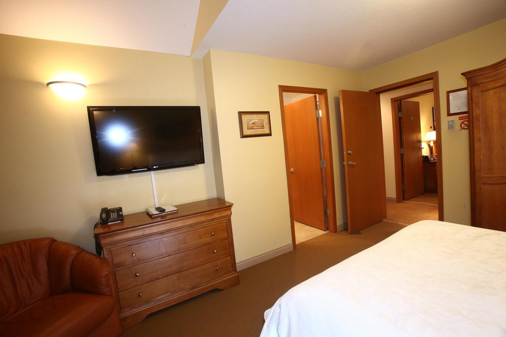 Whistler Alpine Chalet Retreat & Wellness Villa Room photo