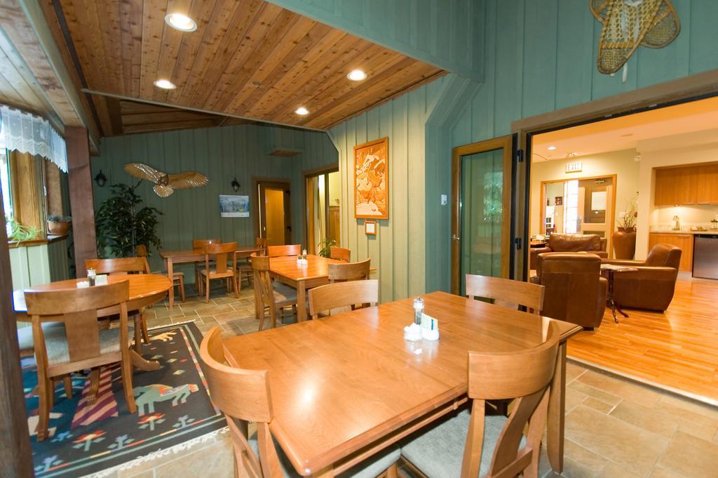 Whistler Alpine Chalet Retreat & Wellness Villa Room photo