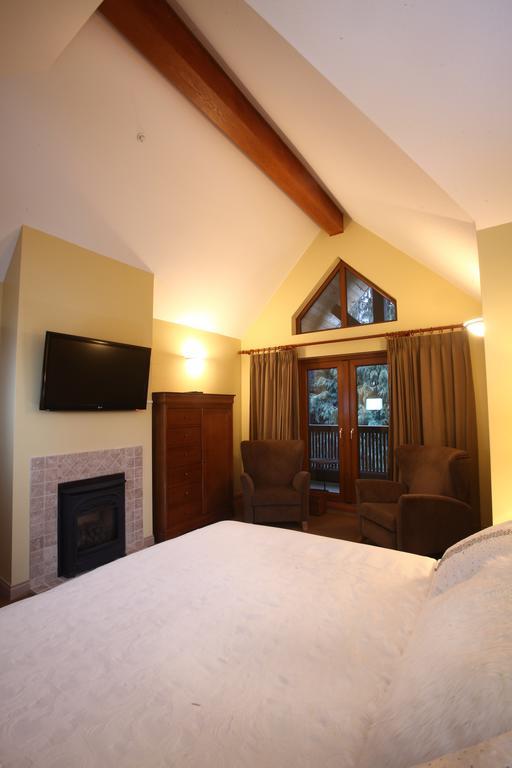 Whistler Alpine Chalet Retreat & Wellness Villa Room photo
