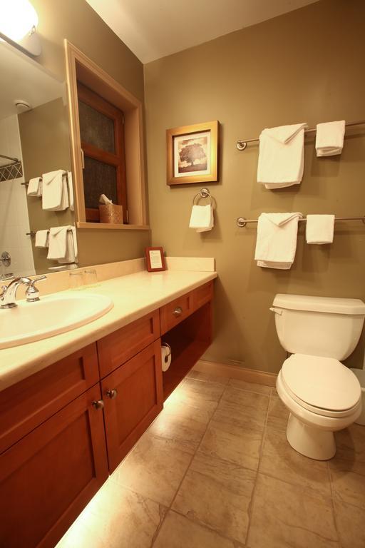 Whistler Alpine Chalet Retreat & Wellness Villa Room photo