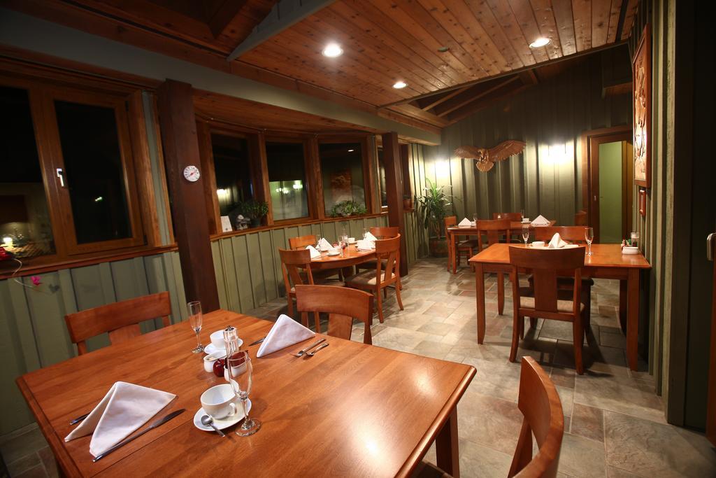 Whistler Alpine Chalet Retreat & Wellness Villa Room photo