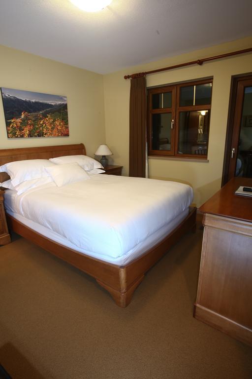 Whistler Alpine Chalet Retreat & Wellness Villa Room photo