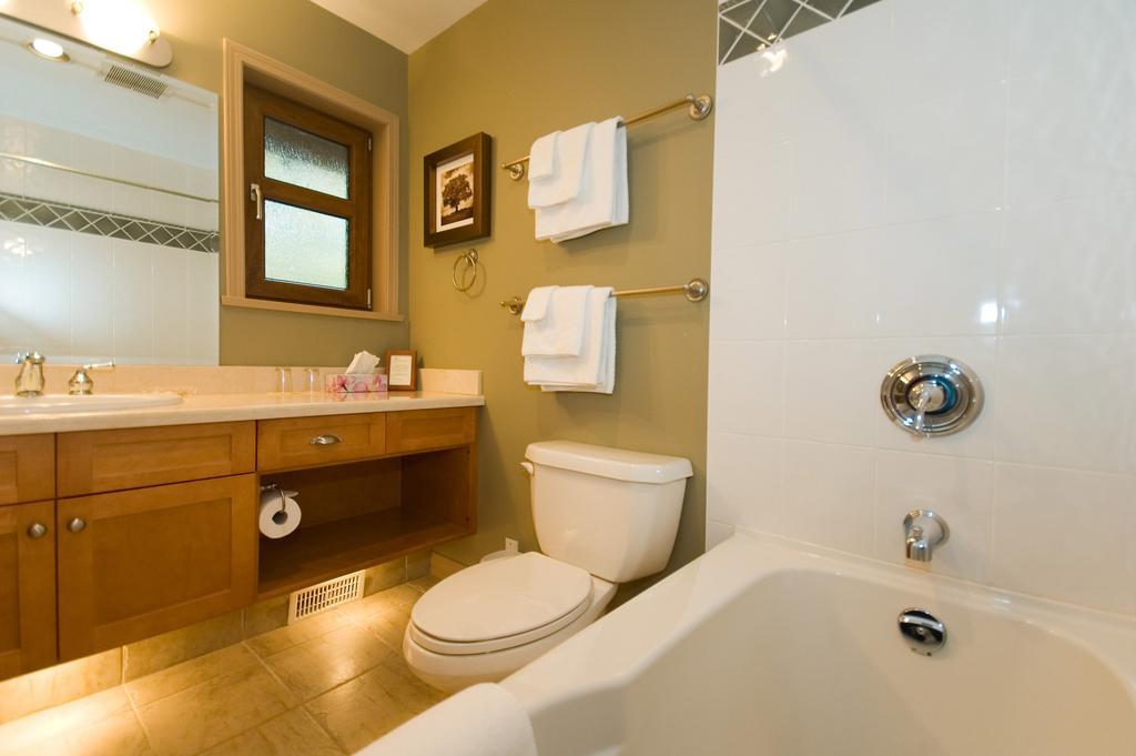Whistler Alpine Chalet Retreat & Wellness Villa Room photo
