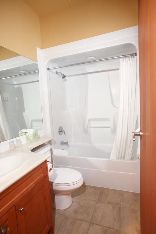 Whistler Alpine Chalet Retreat & Wellness Villa Room photo