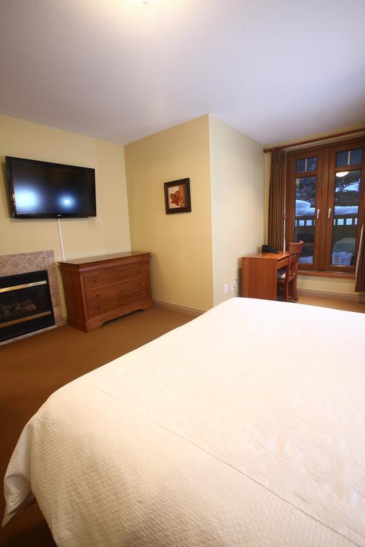 Whistler Alpine Chalet Retreat & Wellness Villa Room photo