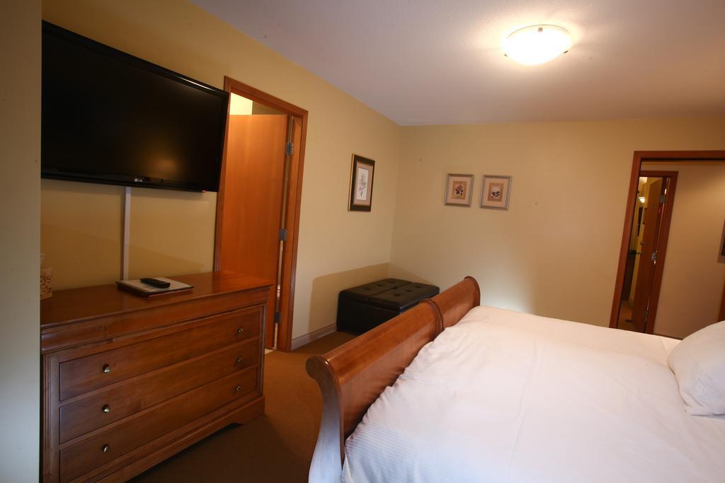 Whistler Alpine Chalet Retreat & Wellness Villa Room photo