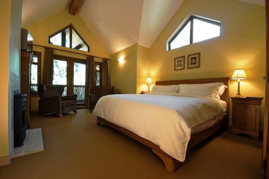 Whistler Alpine Chalet Retreat & Wellness Villa Exterior photo